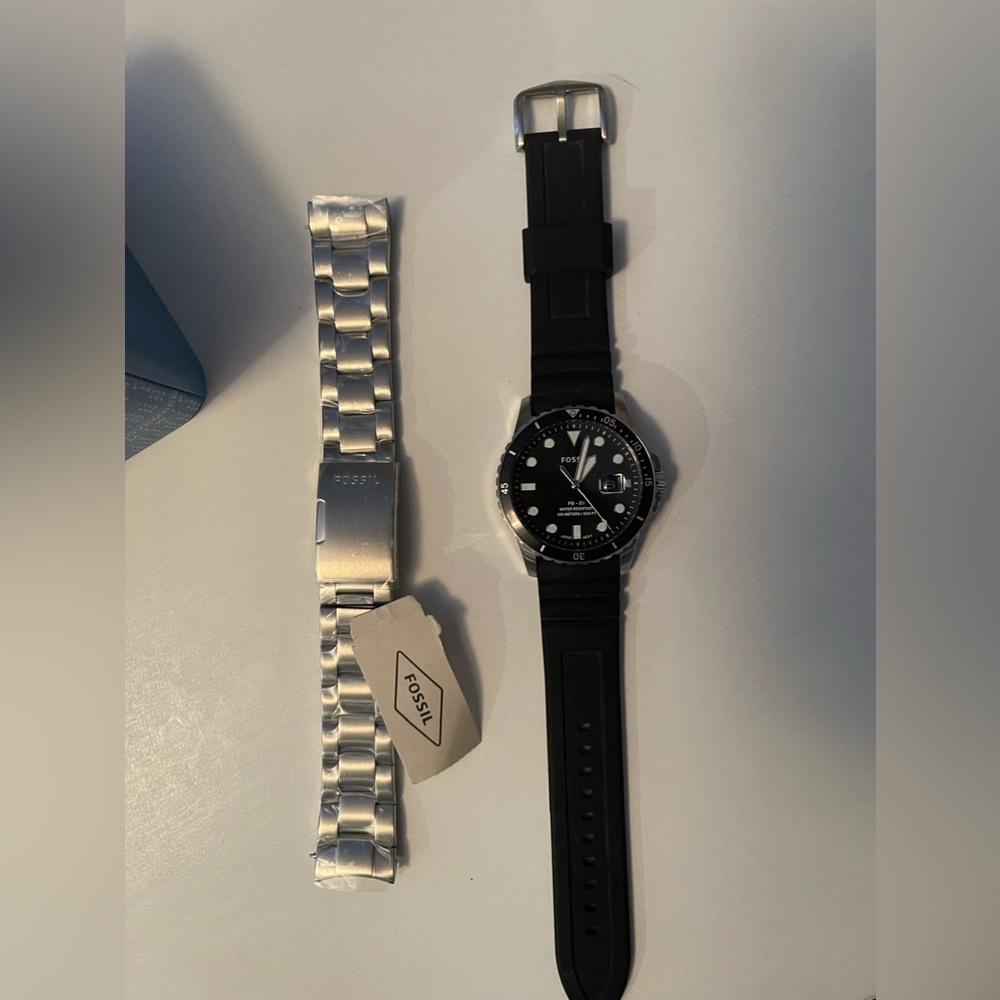 Men’s Fossil Watch, new, 2 bands